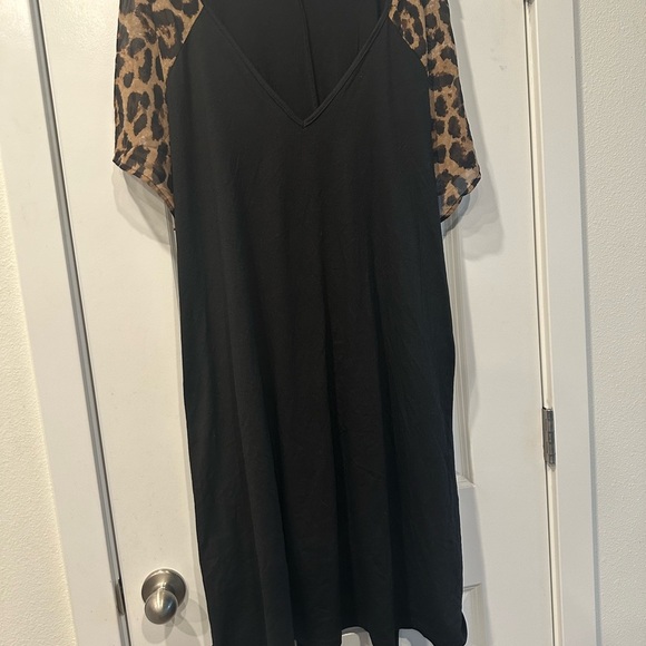 Black Dress with Leopard Print Sleeves 4X - Picture 6 of 7